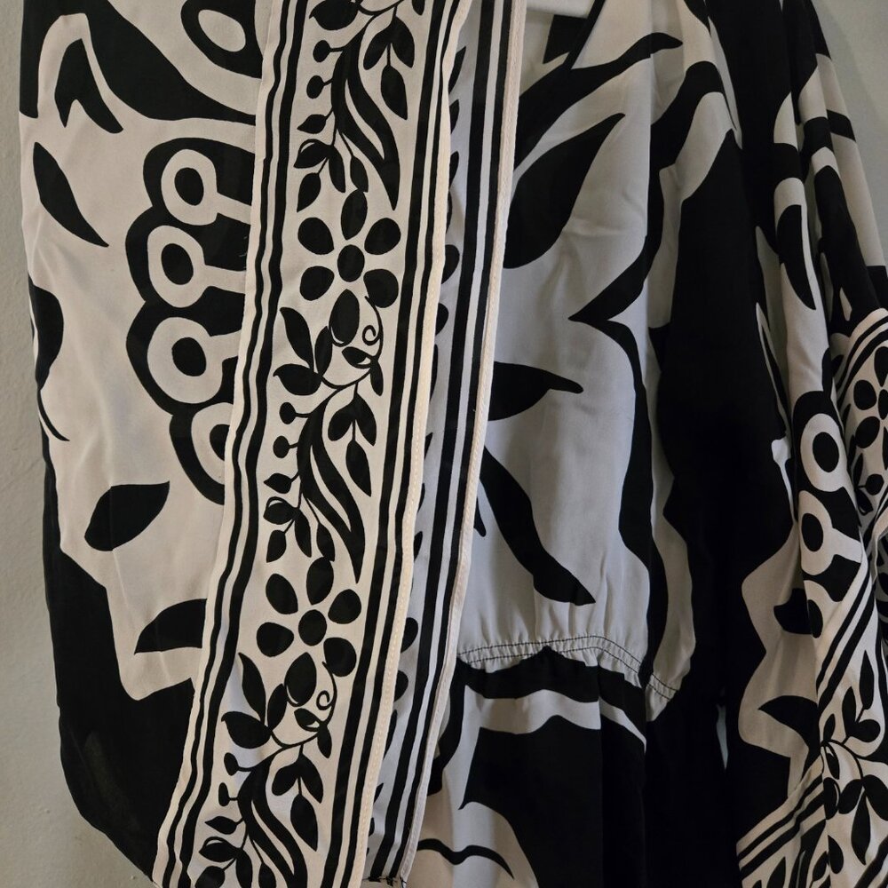 100% SILK Kimono Floral size S roomy Black White ruched waist - Picture 3 of 4